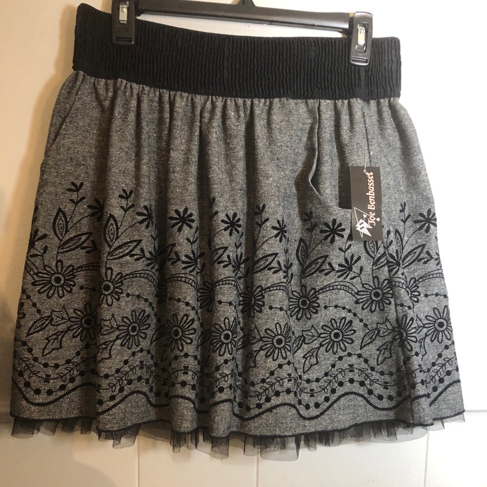 Gray and black pocket skirt with crinoline NWT